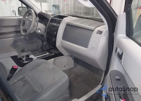 2011 Ford Escape Xls z USA, uszkodzony, nr VIN 1FMCU9C72BKB11215